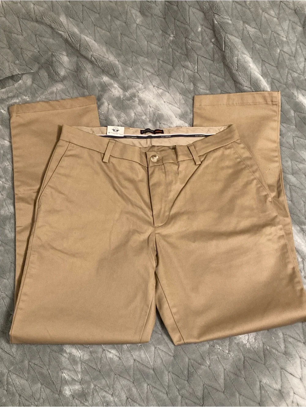 NWT Men’s 34x32 khaki Docker’s